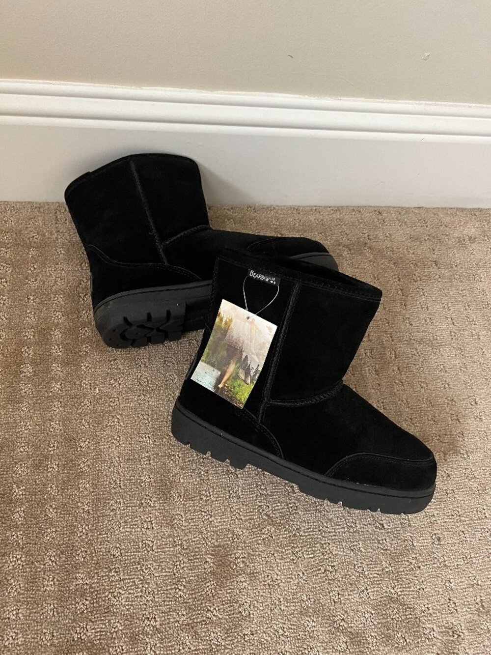 NWT Women's Bearpaw Boots size 10